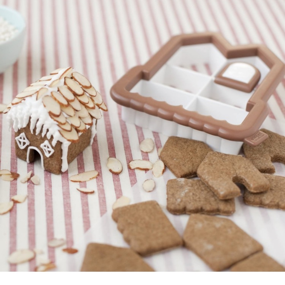 NEW Sweet Creations 3D Gingerbread House Cookie Cutter